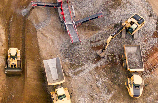 Erdbewegung / Baggerarbeiten